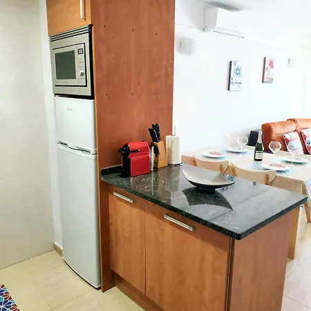 Modern In With Shared Pool דירה