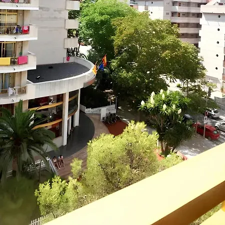 Modern In With Shared Pool דירה
